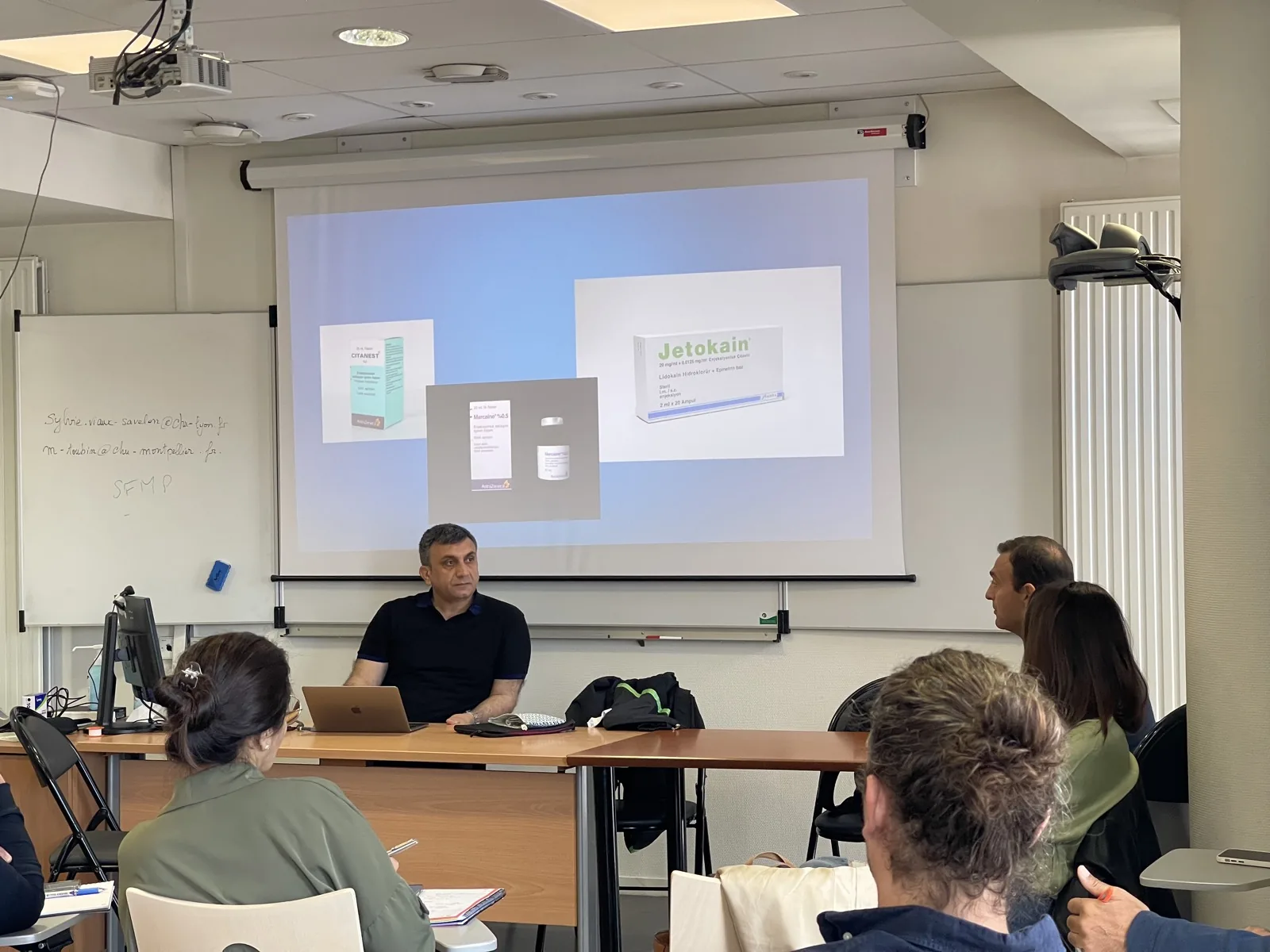 Dr. Arslan Musbeh lecturing on anaesthesia protocols to course participants in Lyon