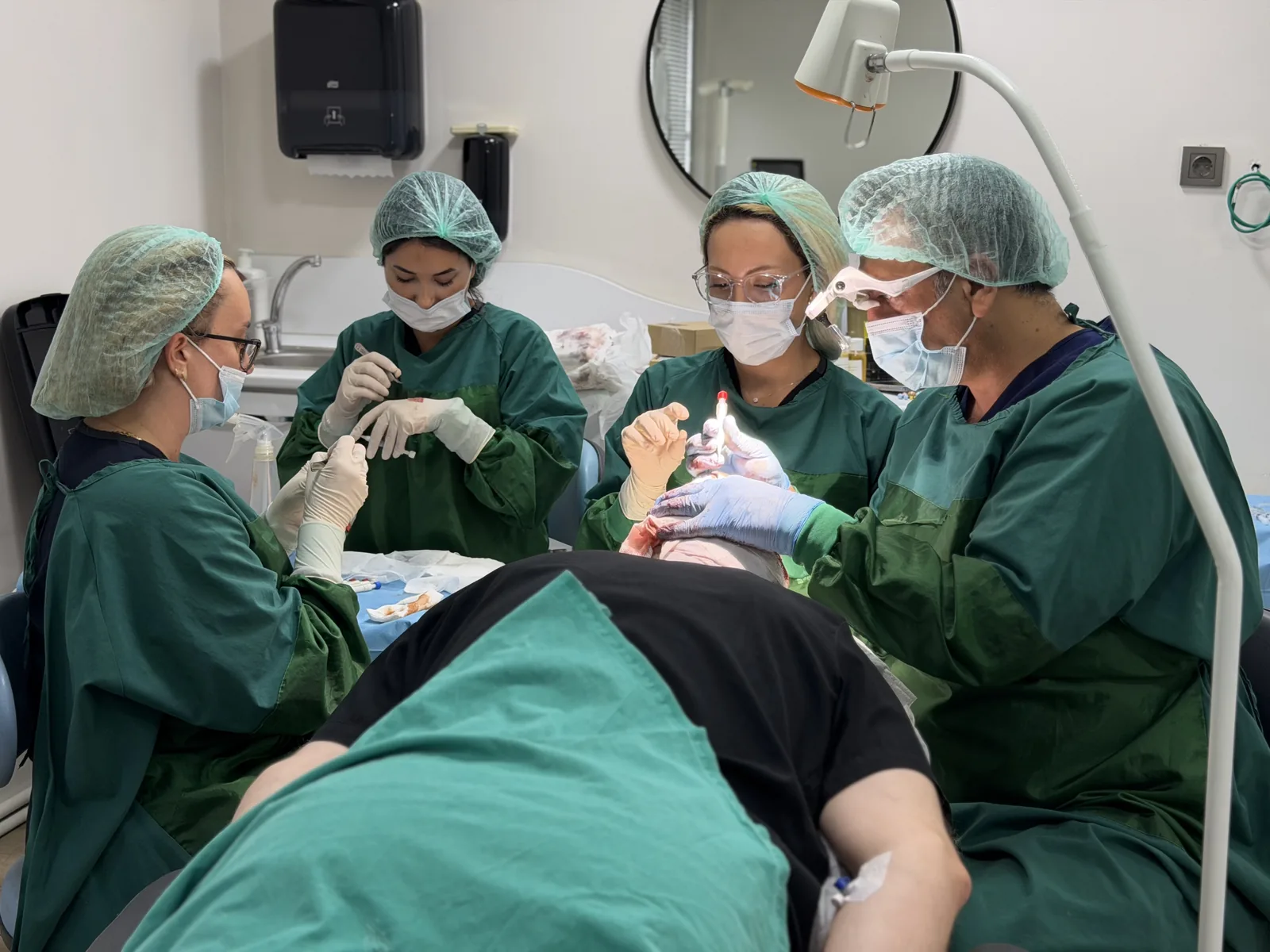 Hairmedico surgical team performing a Sapphire FUE hair transplant procedure in Istanbul