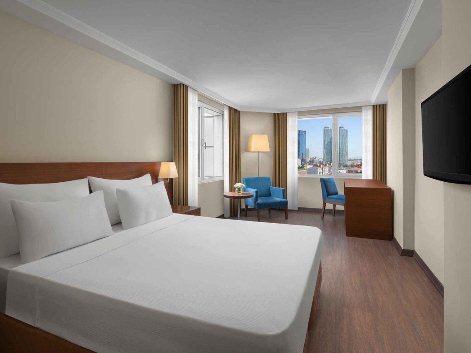 Deluxe king room at Dedeman Istanbul
